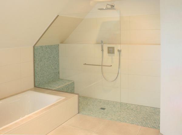 Trennwand-im-Bad-Walk-In-Dusche